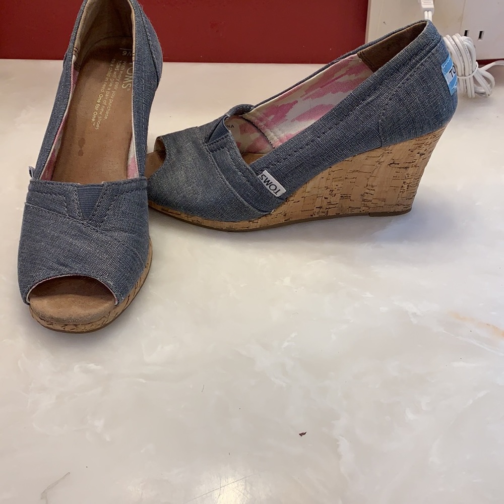 Tom’s Wedges, Size 6 - Picture 2 of 5